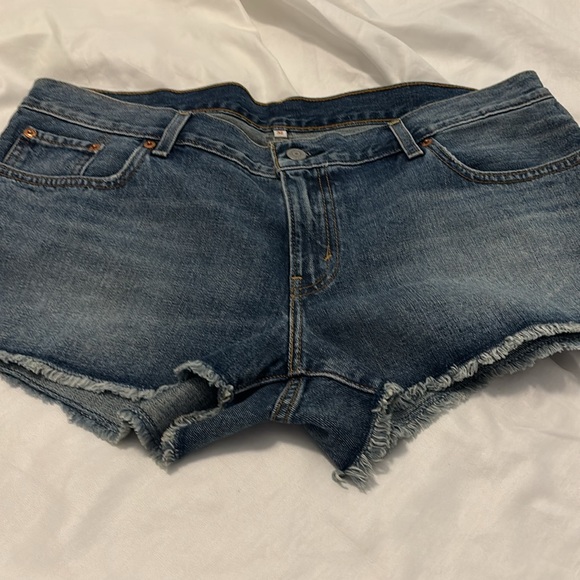 Levi’s cut off shorts medium rinse denim jean SZ 32 or 14 100% cotton distressed - Picture 11 of 12